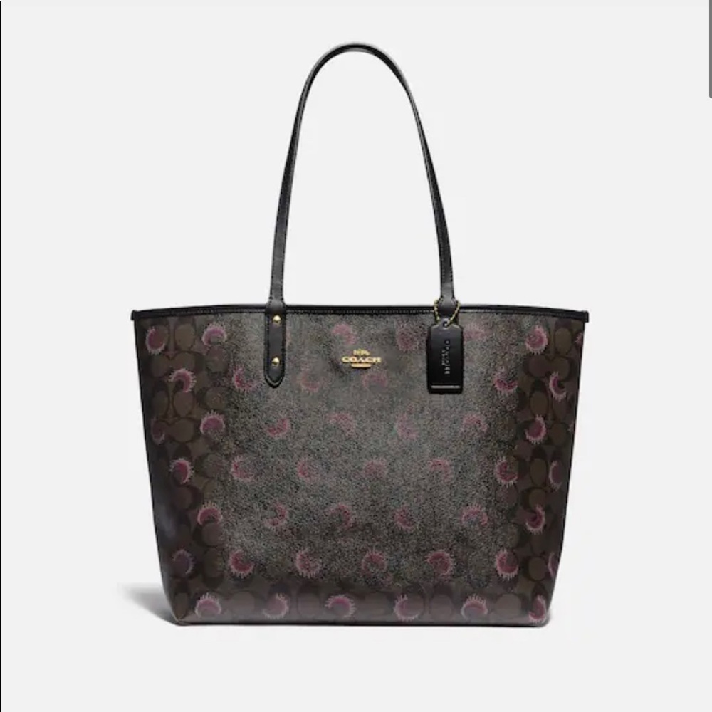 Reversible coach tote